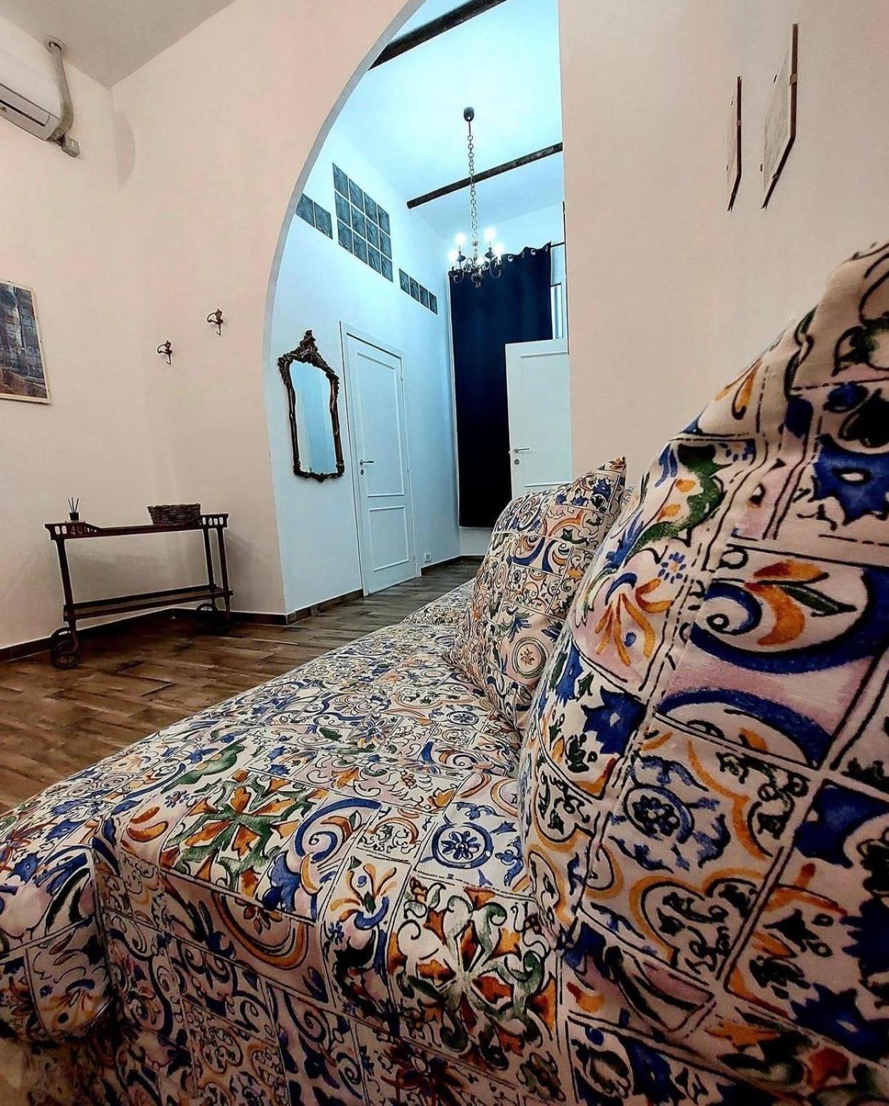 Apartment Domus Carbonari Naples